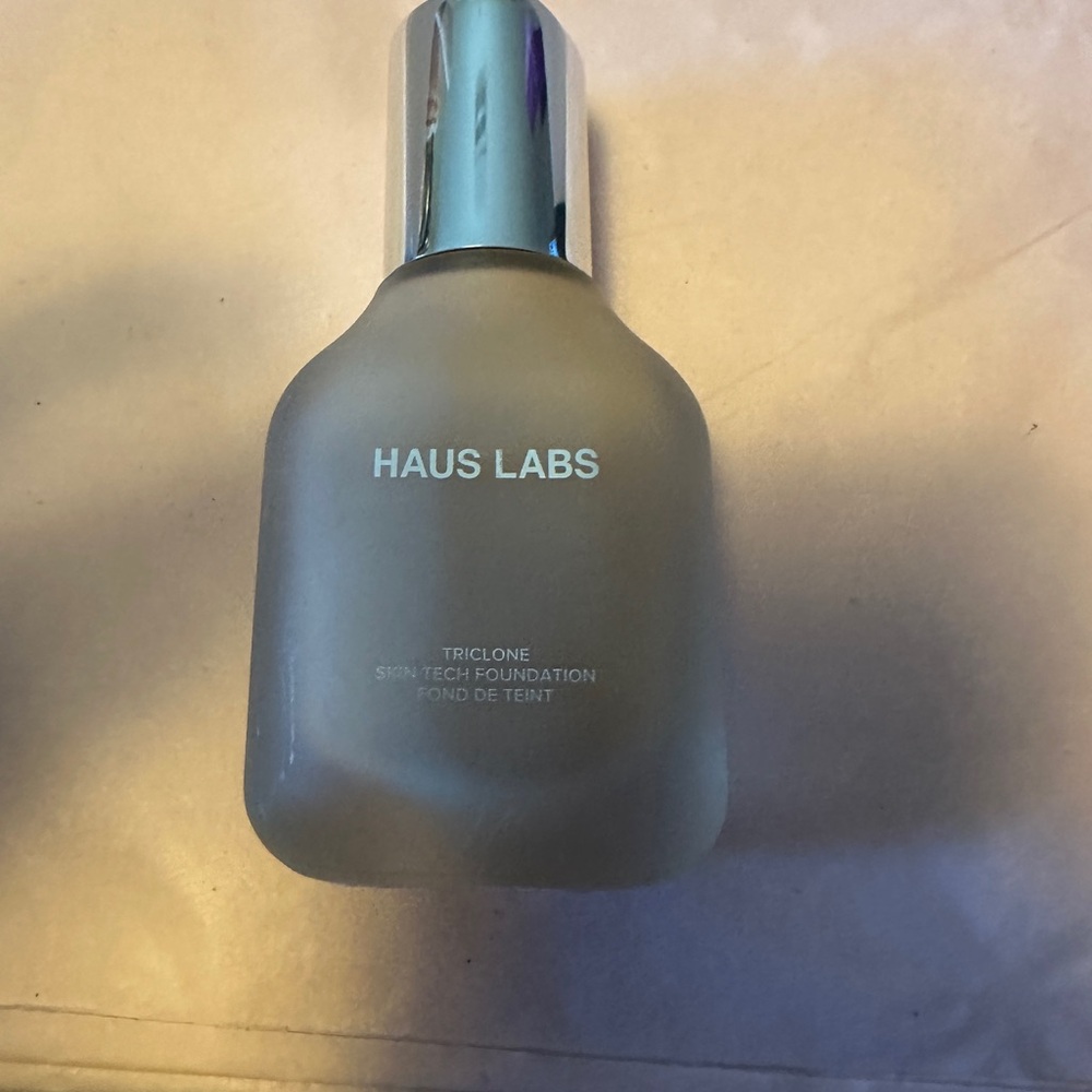 Haus Labs Triclone Foundation